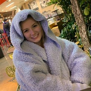 Meet your Posher, Carli